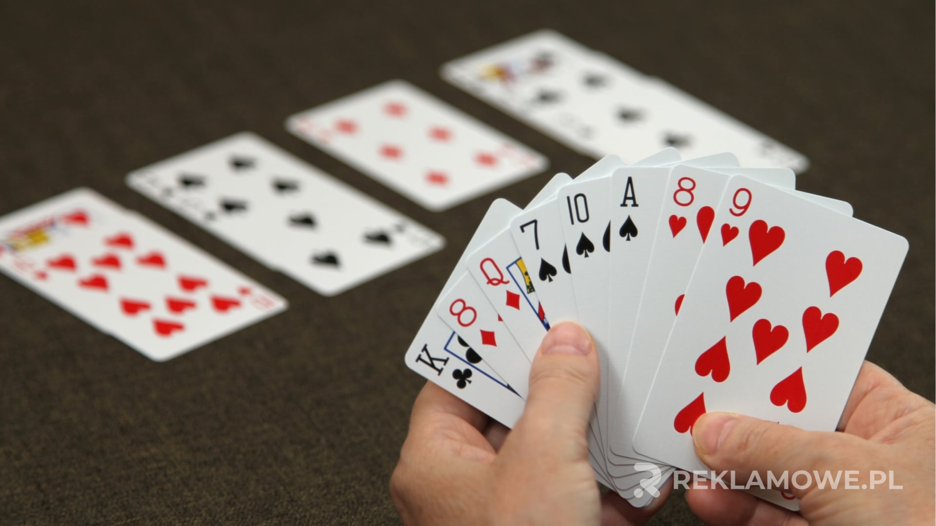 Koszt efektywności w reklamie – analiza cen Analiza cen kart reklamowych