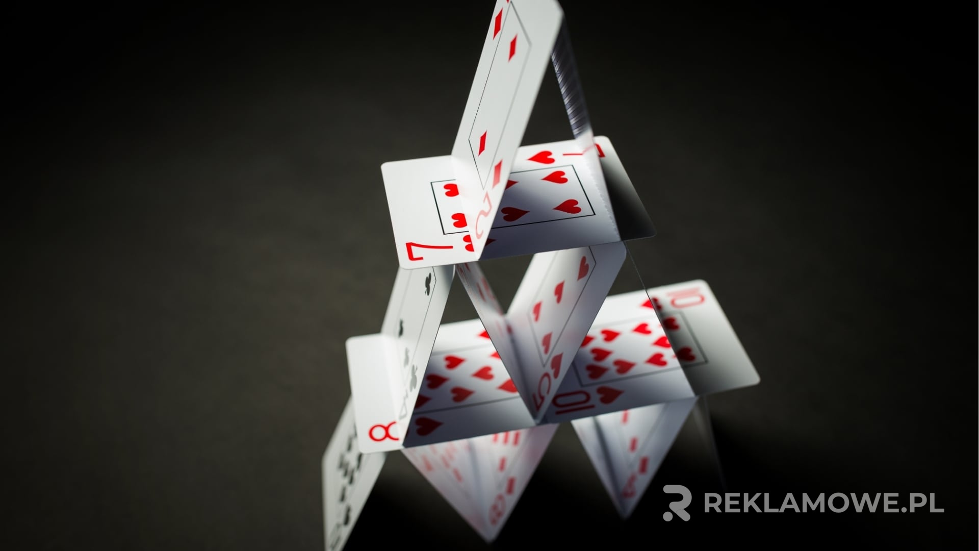 Kreatywne użycie kart reklamowych w strategii marketingowej